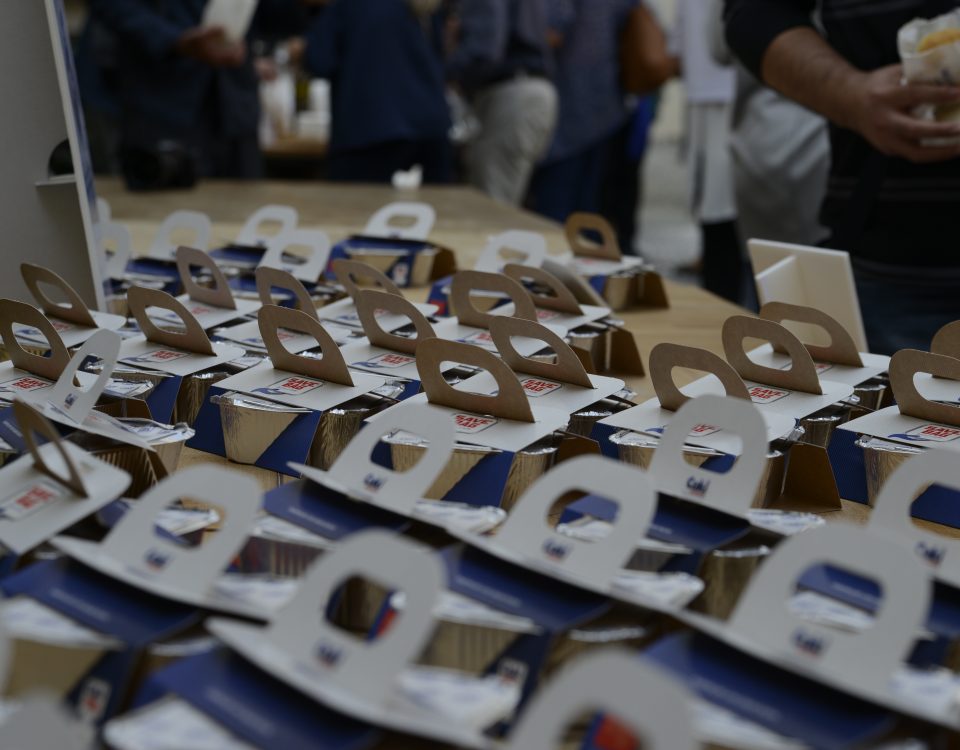 Contro lo spreco alimentare. Con la Save Bag ti porti a casa ciò che avanzi